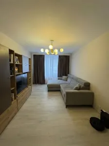 Proprietar - Vand apartament cu 4 camere - foto 2