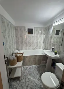 Proprietar - Vand apartament cu 4 camere - foto 8