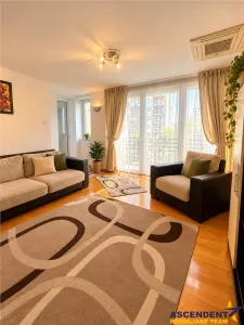 Apartament generos, 90 mp, 3 camere si parcare privata, Grivitei, Brasov - Brasov