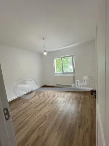Apartament cu 4 camere renovat complet, etaj 1, Dacia - Iasi