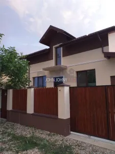 Casă/Vilă spațioasă cu etaj și garaj – Preț: 250.000 € - Balotesti