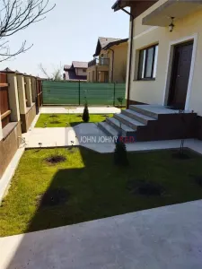 Casă/Vilă spațioasă cu etaj și garaj – Preț: 250.000 € - foto 2