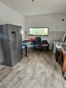 Casă/Vilă spațioasă cu etaj și garaj – Preț: 250.000 € - foto 11