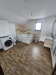 Casă/Vilă spațioasă cu etaj și garaj – Preț: 250.000 € - foto 18