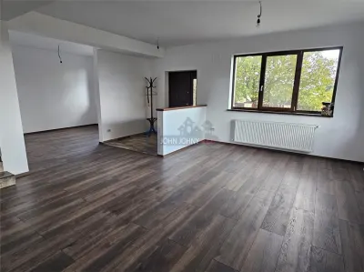 Casă/Vilă spațioasă cu etaj și garaj – Preț: 250.000 € - foto 7