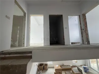 Casa spațioasa – 4 Dormitoare – Despartita prin Garaj (140 mp utili, 400 mp teren, Asfalt) - foto 11