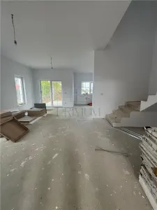 Casa spațioasa – 4 Dormitoare – Despartita prin Garaj (140 mp utili, 400 mp teren, Asfalt) - foto 12