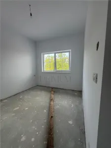 Casa spațioasa – 4 Dormitoare – Despartita prin Garaj (140 mp utili, 400 mp teren, Asfalt) - foto 13