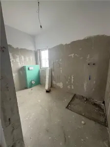 Casa spațioasa – 4 Dormitoare – Despartita prin Garaj (140 mp utili, 400 mp teren, Asfalt) - foto 17