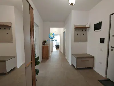 Inchiriem Apartament 3 Camere, Tip Studio, Modern, Tractorul - foto 19