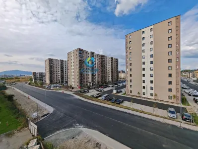 Inchiriem Apartament 3 Camere, Tip Studio, Modern, Tractorul - foto 32