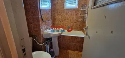 Apartament 3 camere de vanzare zona Centru - foto 9