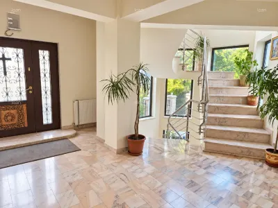 Vila individuala 770 mp construiti, 3 apartamente, garaj 3 masini – Timpuri Noi - foto 2