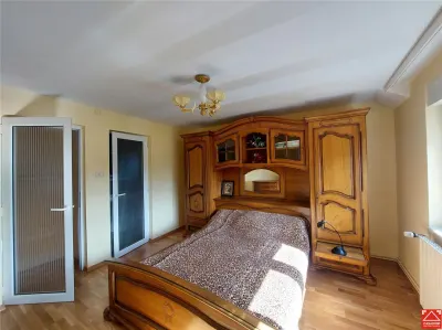 Casa spatioasa langa Spitalul Judetean - foto 11