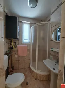 Casa spatioasa langa Spitalul Judetean - foto 13
