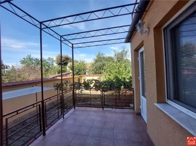 Casa spatioasa langa Spitalul Judetean - foto 17