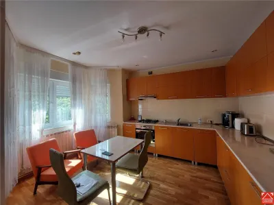 Casa spatioasa langa Spitalul Judetean - foto 3