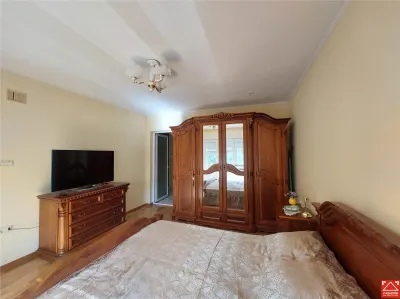 Casa spatioasa langa Spitalul Judetean - foto 7