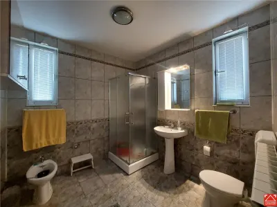 Casa spatioasa langa Spitalul Judetean - foto 9
