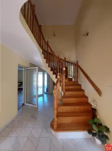 Casa spatioasa langa Spitalul Judetean - foto 10