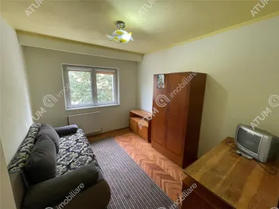 De inchiriat apartament cu 3 camere decomandate si 2 balcoane din zona Turnisor Sibiu - foto 4