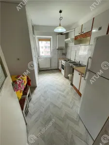 De inchiriat apartament cu 3 camere decomandate si 2 balcoane din zona Turnisor Sibiu - foto 9