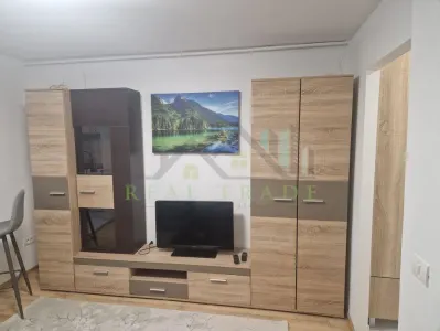 Garsoniera renovata etaj intermediar Tractorul - foto 3