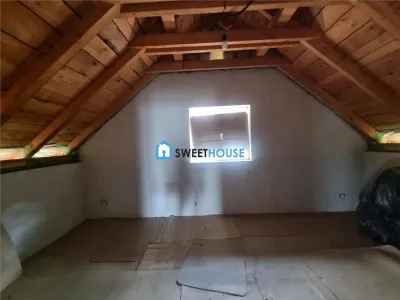 CASA CU ETAJ IN CENTRU - foto 11