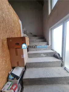 CASA CU ETAJ IN CENTRU - foto 3