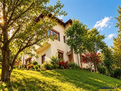 Resedinta distinctiva, pe domeniu de 2.200mp, cadru exclusivist, Central, Brasov - Brasov