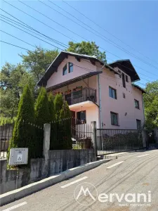 Casa de vanzare cu 4 camere in Comarnic - Comarnic