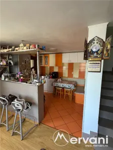 Casa de vanzare cu 4 camere in Comarnic - foto 10