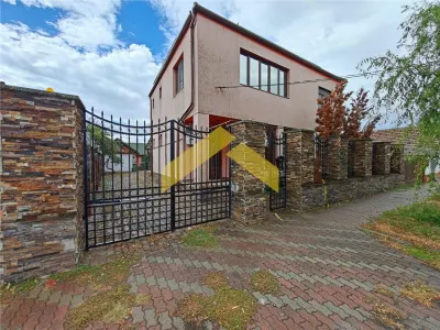 Casa cu etaj la cheie de vanzare in Chisineu Cris - Chisineu-Cris