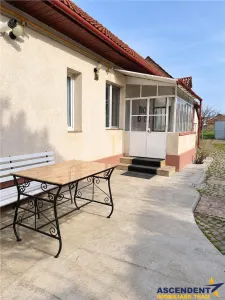 Pet friendly! Garsoniera de inchiriat, la casa, Sanpetru - foto 3