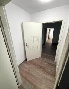 DAMBOVITA - 3 CAMERE - BLOC IZOLAT - RENOVAT - 2 BAI - ETAJ 3 - CENTRALA PROPRIE - CLIMA - foto 2