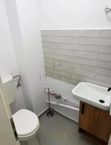 DAMBOVITA - 3 CAMERE - BLOC IZOLAT - RENOVAT - 2 BAI - ETAJ 3 - CENTRALA PROPRIE - CLIMA - foto 4