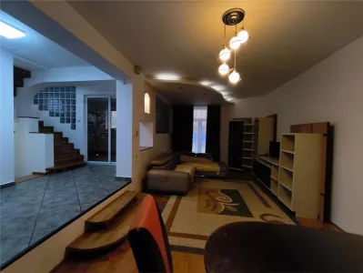 Casa 160 Mp Zona Exclusivista Zona Linistita Semicentral Curte Locuri de Parcare - Targu Mures