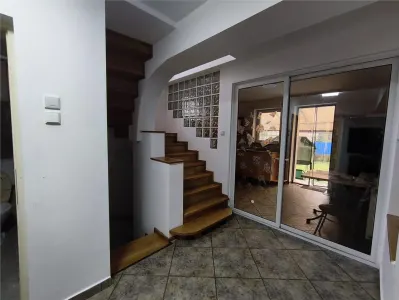 Casa 160 Mp Zona Exclusivista Zona Linistita Semicentral Curte Locuri de Parcare - foto 11