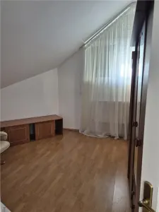 Casa 160 Mp Zona Exclusivista Zona Linistita Semicentral Curte Locuri de Parcare - foto 10