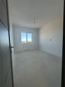 CASA PE PARTER  - 3 DORMITOARE - BUCATARIE INCHISA - 400 MP TEREN -ASFALT - foto 12
