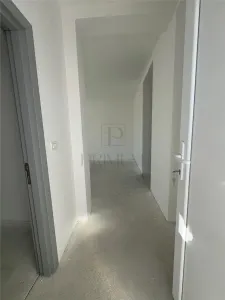 CASA PE PARTER  - 3 DORMITOARE - BUCATARIE INCHISA - 400 MP TEREN -ASFALT - foto 5