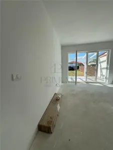 CASA PE PARTER  - 3 DORMITOARE - BUCATARIE INCHISA - 400 MP TEREN -ASFALT - foto 7