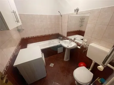 Garsoniera la mansarda cu balcon - Vasile Aaron - foto 11