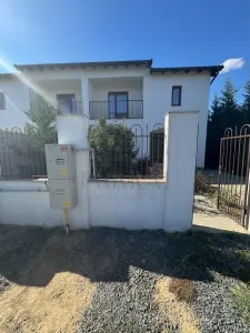 CASA SPATIOASA 4 DORMITOARE BUCATARIE INCHISA ZONA SERENA ASFALT SI TOATE UTILITATILE - foto 2