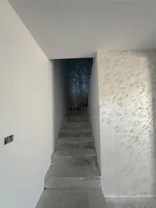 CASA SPATIOASA 4 DORMITOARE BUCATARIE INCHISA ZONA SERENA ASFALT SI TOATE UTILITATILE - foto 13