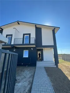 DUPLEX PE ETAJ 3 DORMITOARE BUCATARIE INCHISA TEREN 400 MP ZONA LINISTITA DE DEZVOLTARE - Mosnita Noua