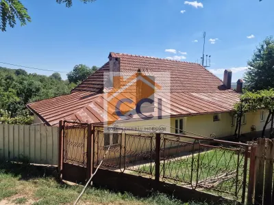 Casa in mediu rural cu teren - foto 16