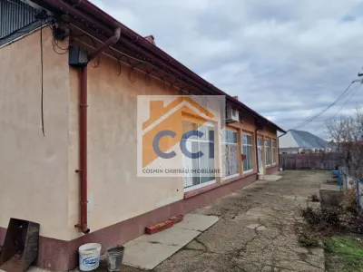 Se oferă spre vânzare / închiriere clădire cu spațiu comercial - foto 14