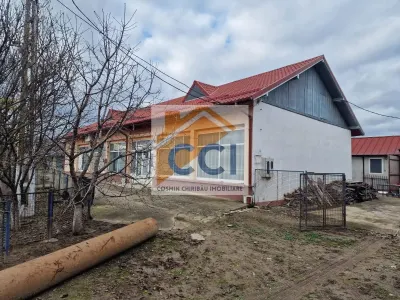 Se oferă spre vânzare / închiriere clădire cu spațiu comercial - foto 16
