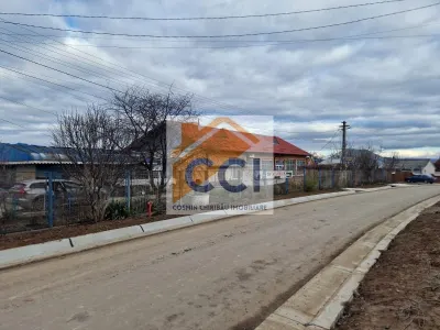 Se oferă spre vânzare / închiriere clădire cu spațiu comercial - foto 3